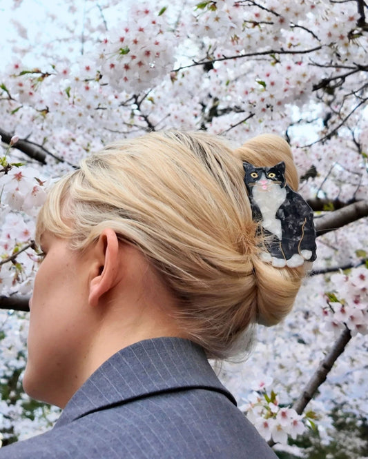 HAND-PAINTED TUXEDO CAT CLAW HAIR CLIP
