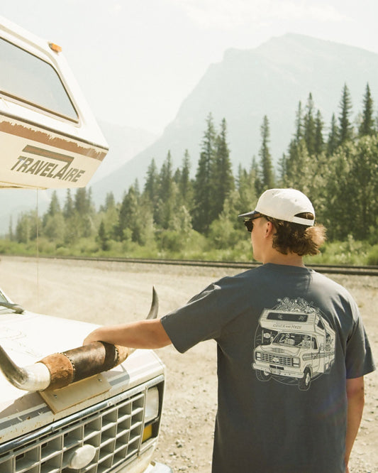 NAVY TRAVELAIRE - TSHIRT