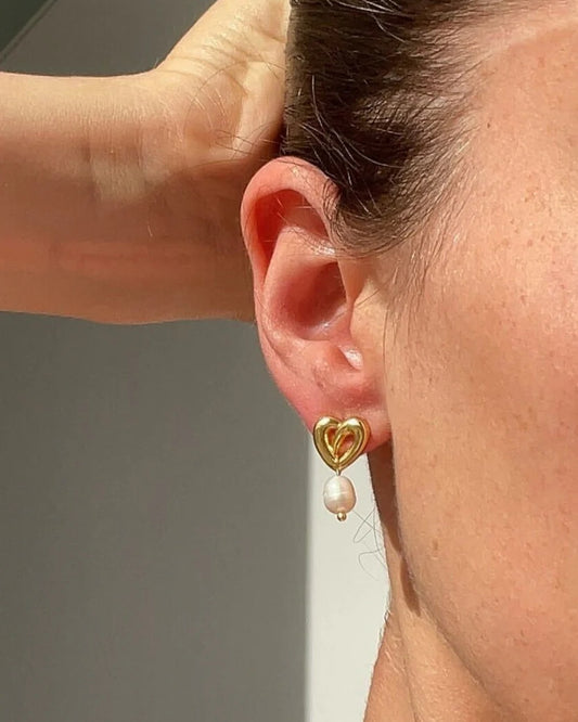 GOLD AMORE PEARL DROP EARRINGS