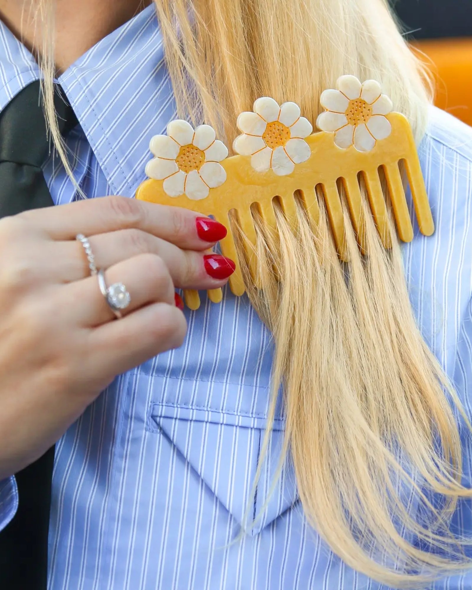 DAISY - WIDE TOOTH HAIR COMB
