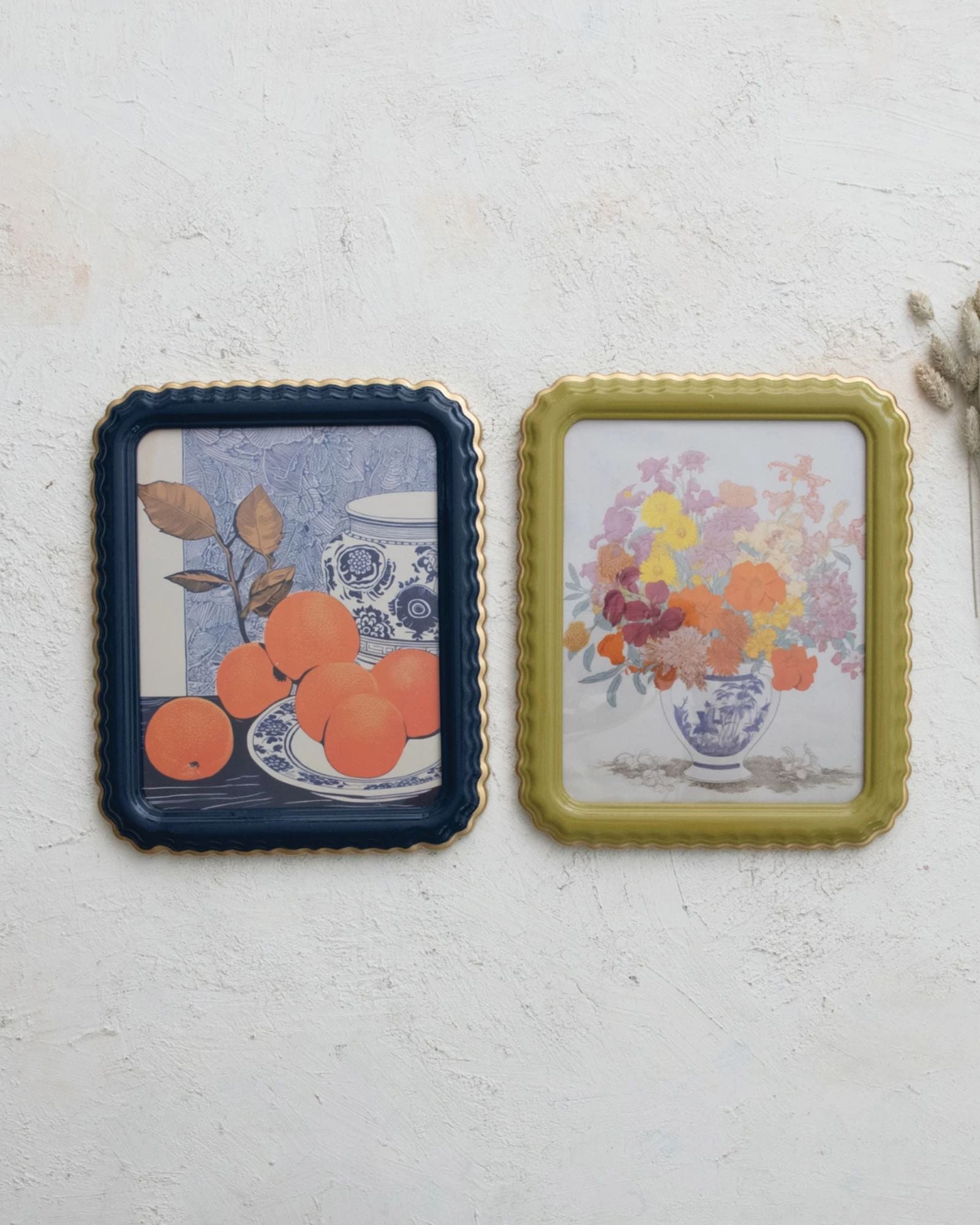 SCALLOPED EDGE PHOTO FRAME - GREEN