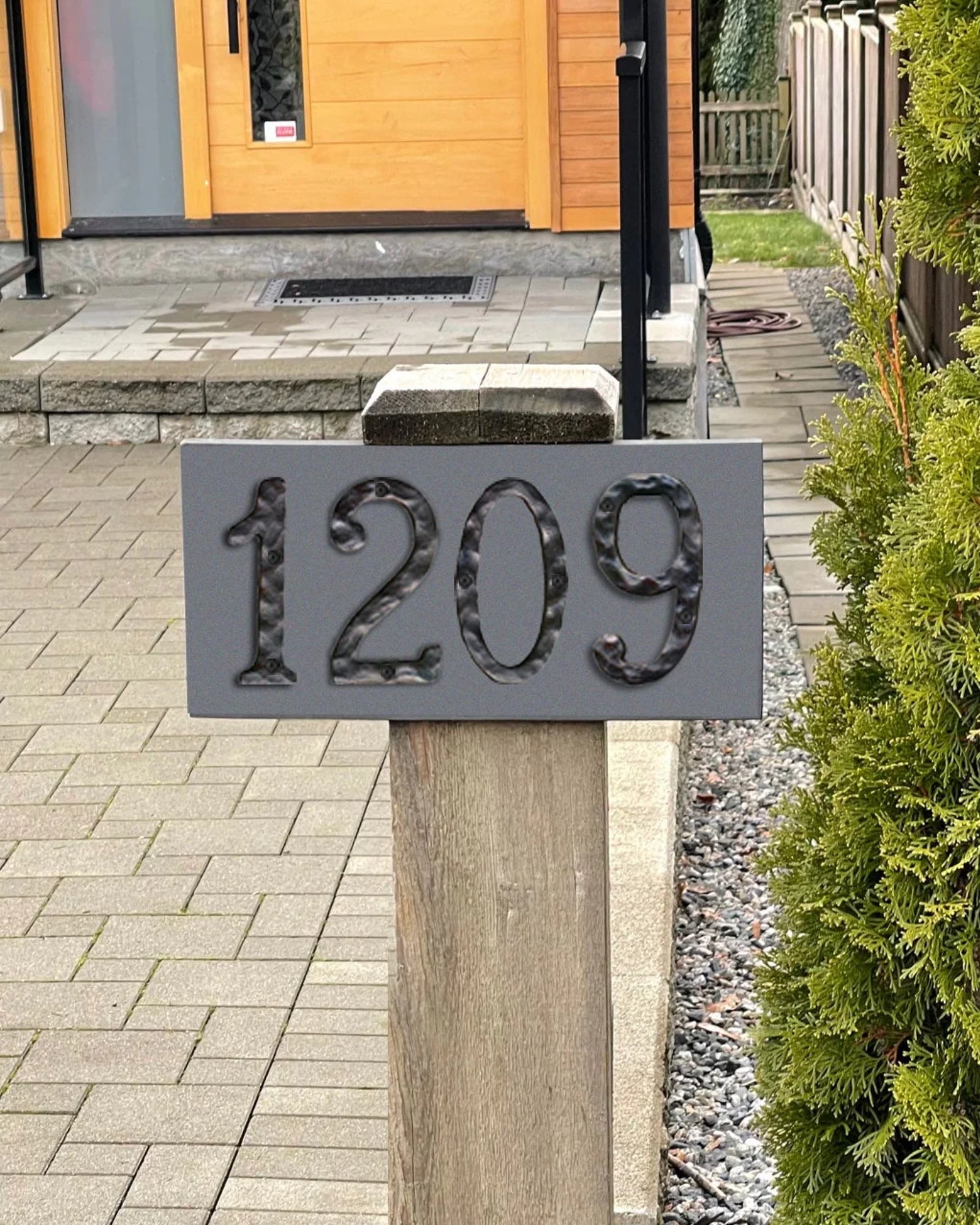 "8" CAST IRON HOUSE NUMBER