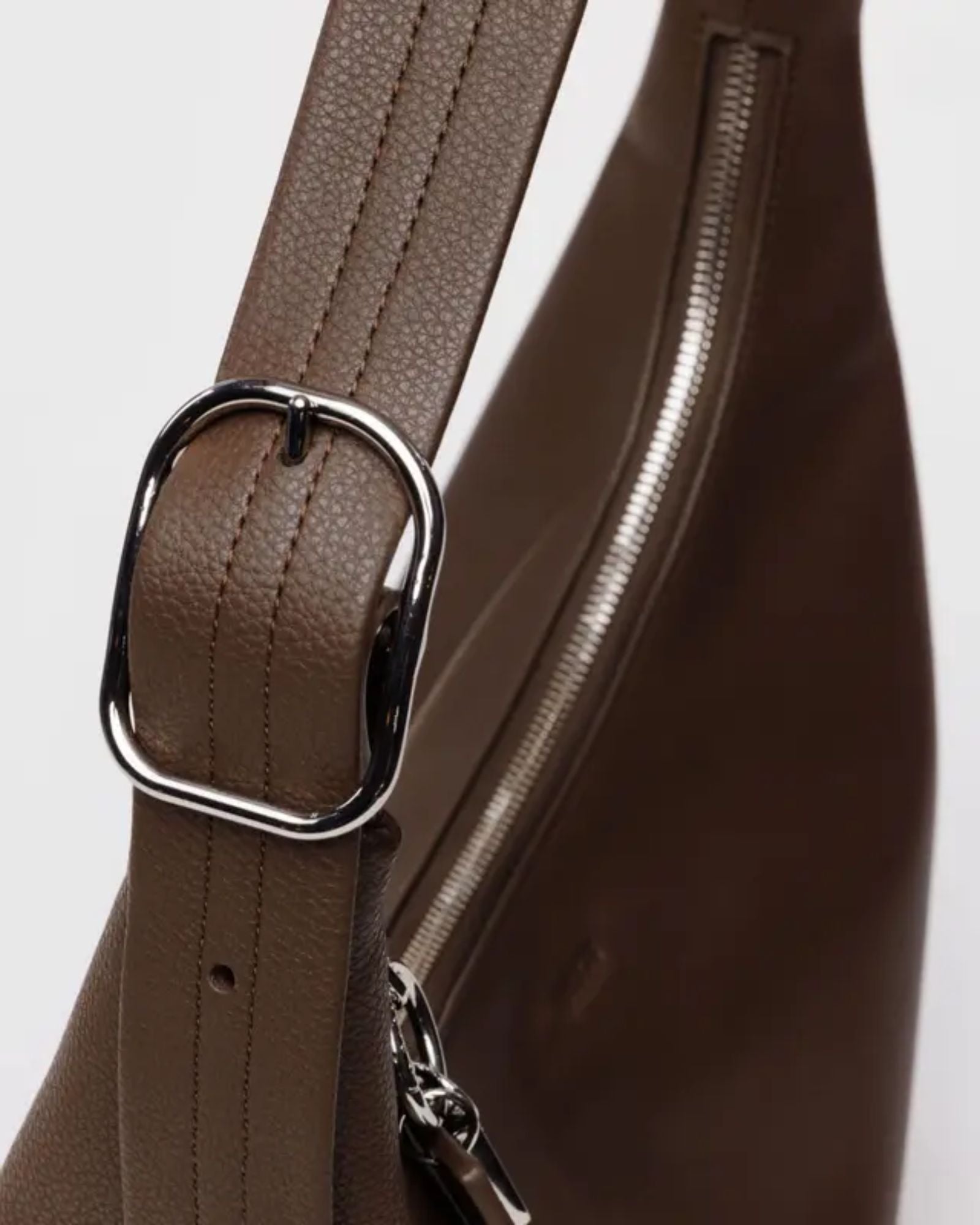 MEDIUM RECYCLED LEATHER SHOULDER BAG - BROWN