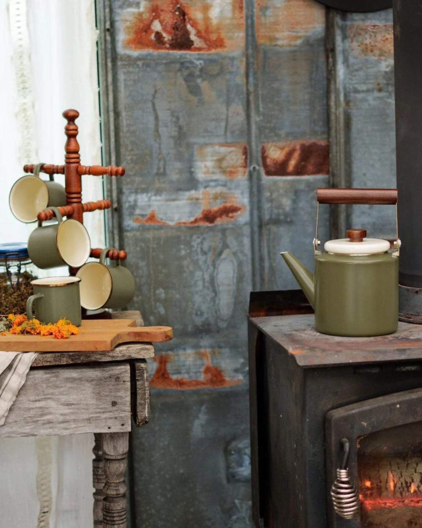 OLIVE TWO-TONE ENAMEL KETTLE