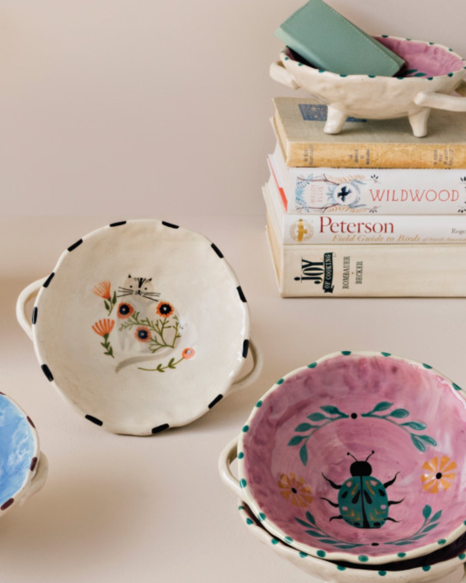 CATBLOOM FOOTED BOWL