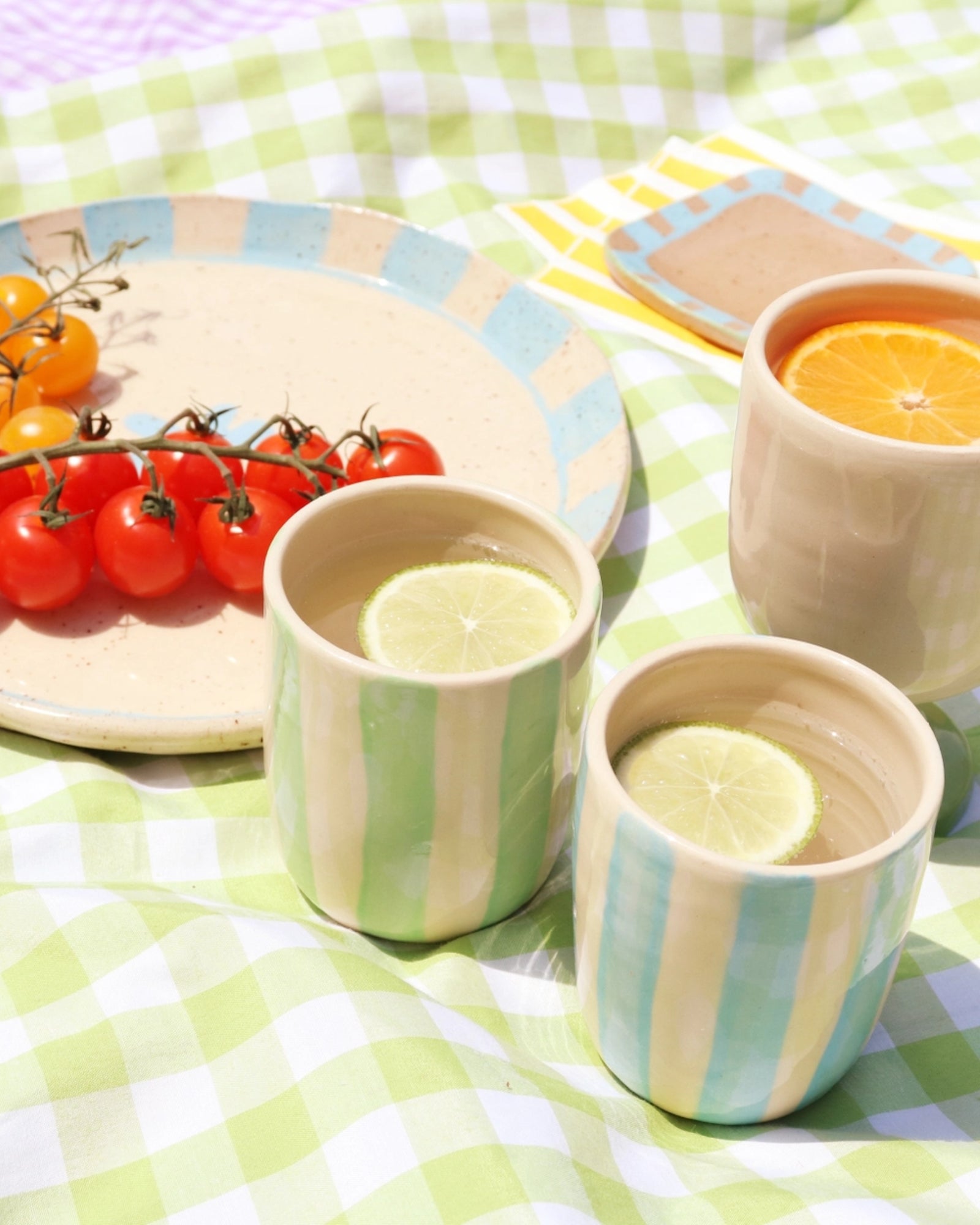 SMALL CERAMIC STRIPED TUMBLER - GREEN