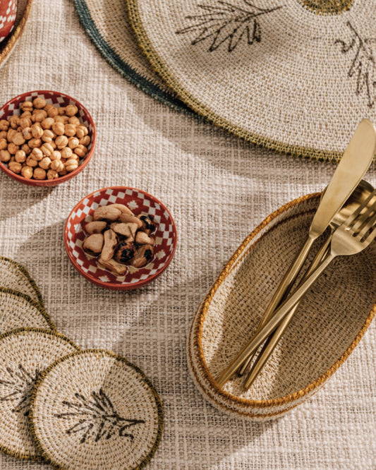 LINEAR SEAGRASS OVAL TRAY