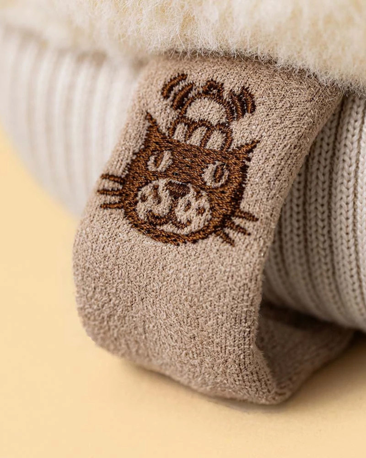 AMUSEABLES FITSWELL MITTEN - PLUSH TOY