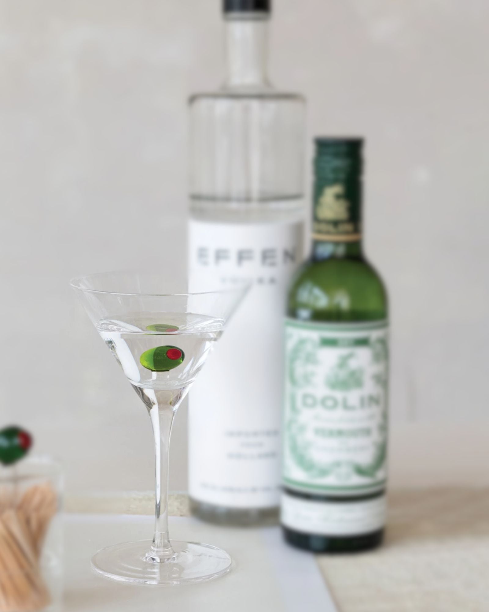 OLIVE WINE GLASS