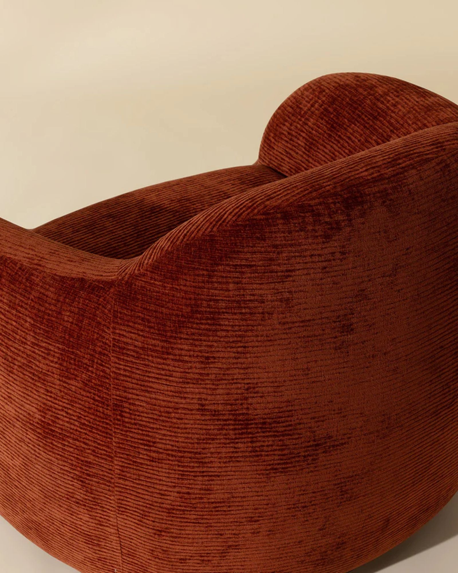 ISMO SWIVEL LOUNGE CHAIR - OPERA SPICE