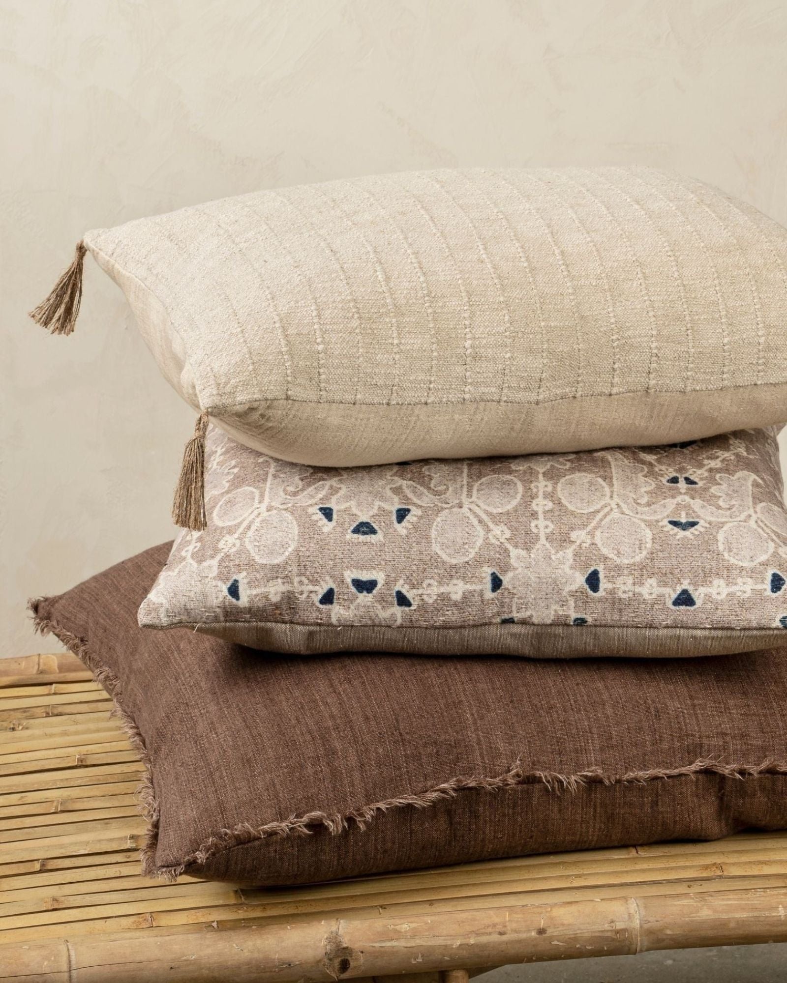 LINA LINEN 24 x 24 PILLOW - MOCHA