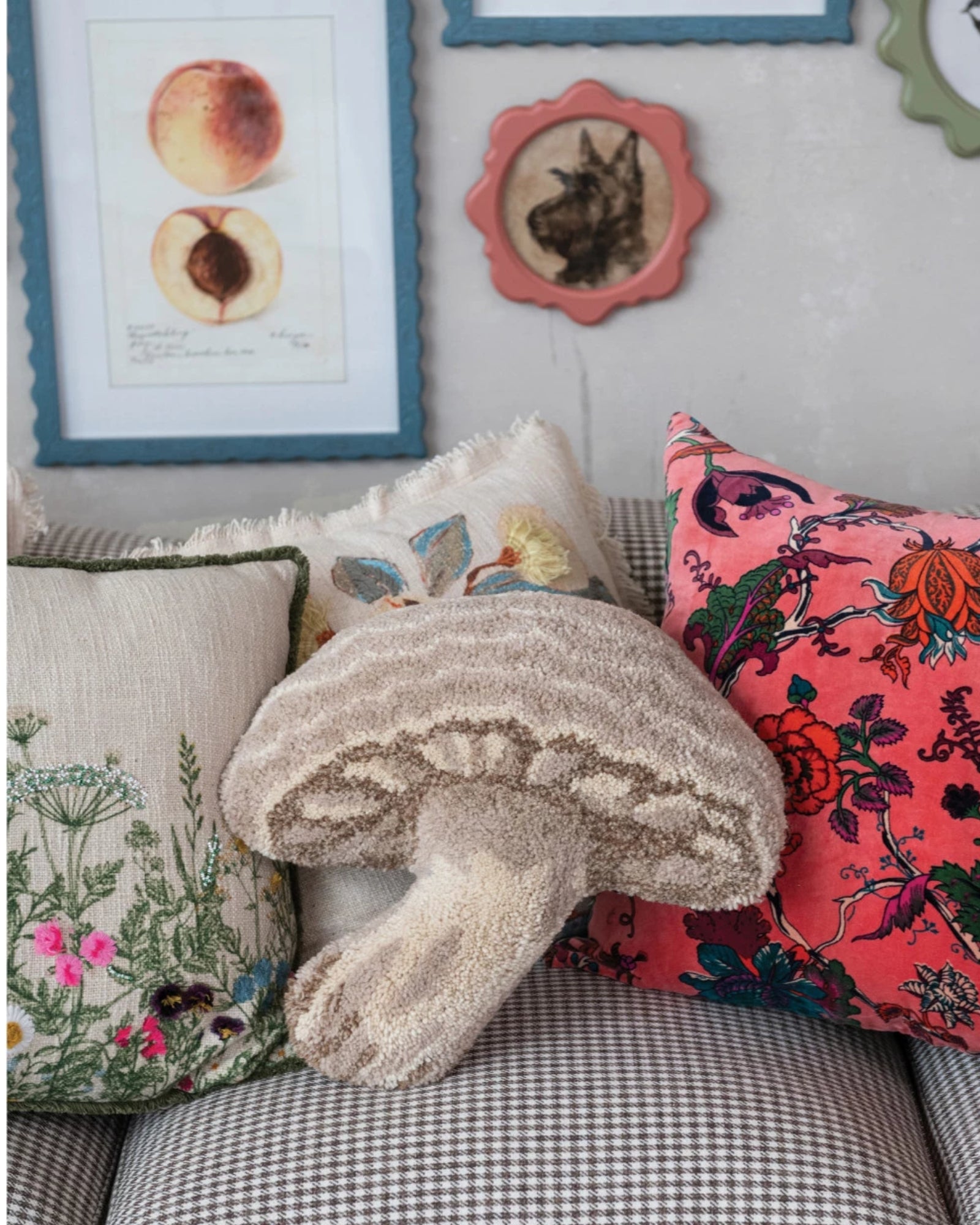 WOOL TUFFED MUSHROOM SHAPED PILLOW