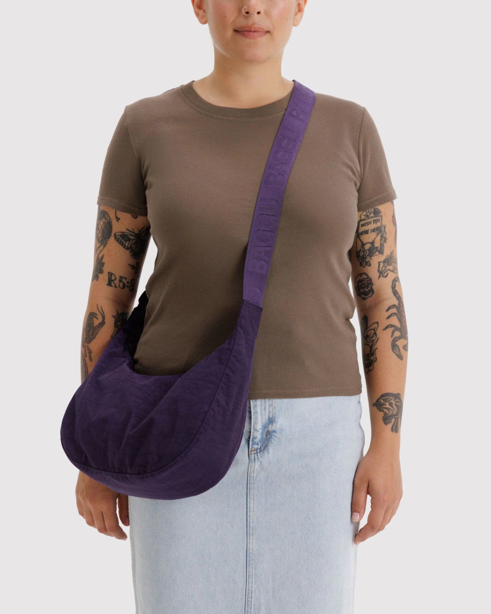 MEDIUM NYLON CRESCENT BAG - FIG