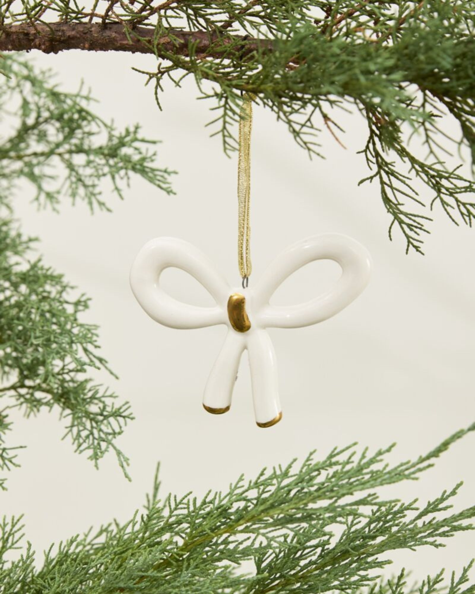 WHITE LUELLA BOW - ORNAMENT