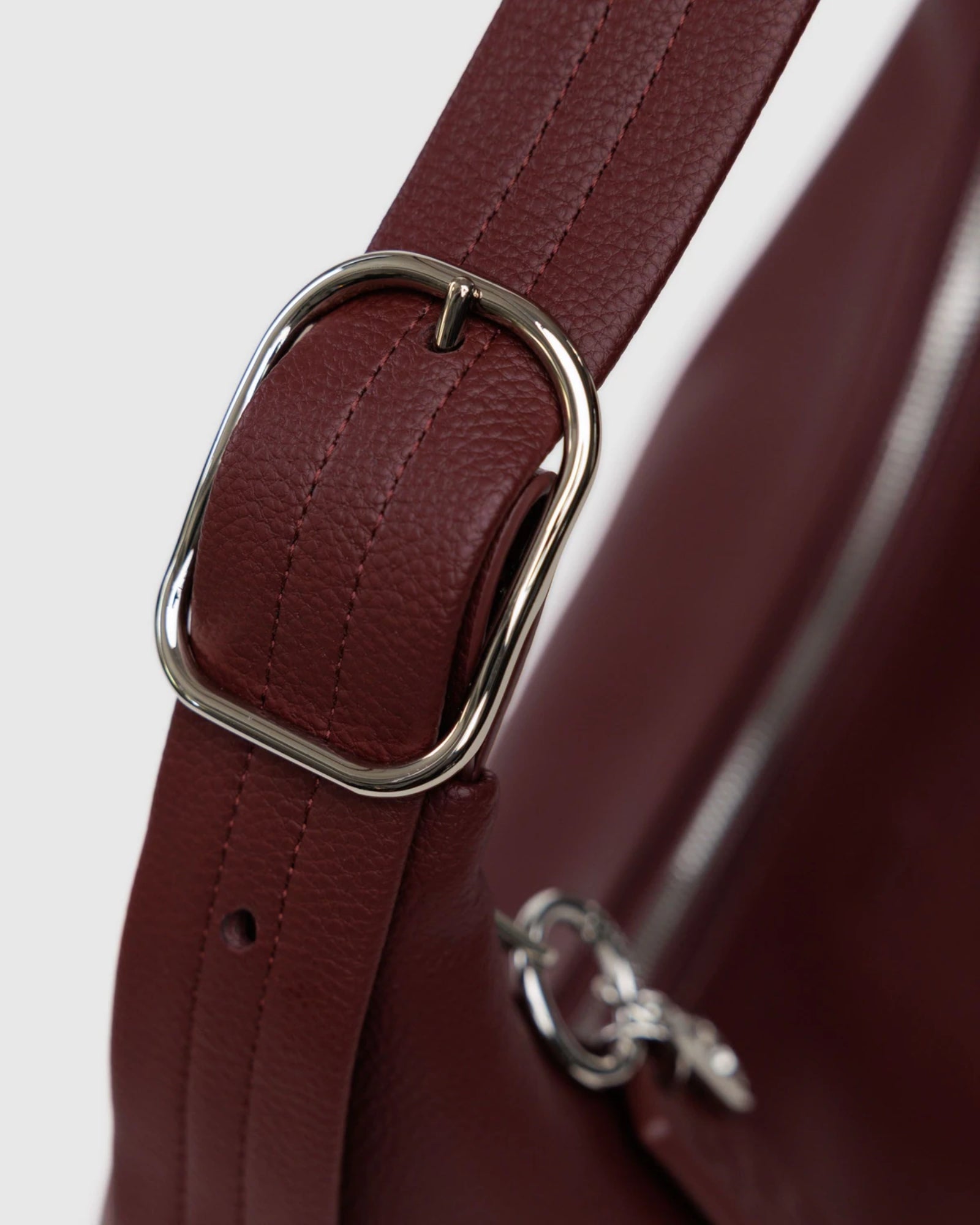 MEDIUM RECYCLED LEATHER SHOULDER BAG - MAHOGANY
