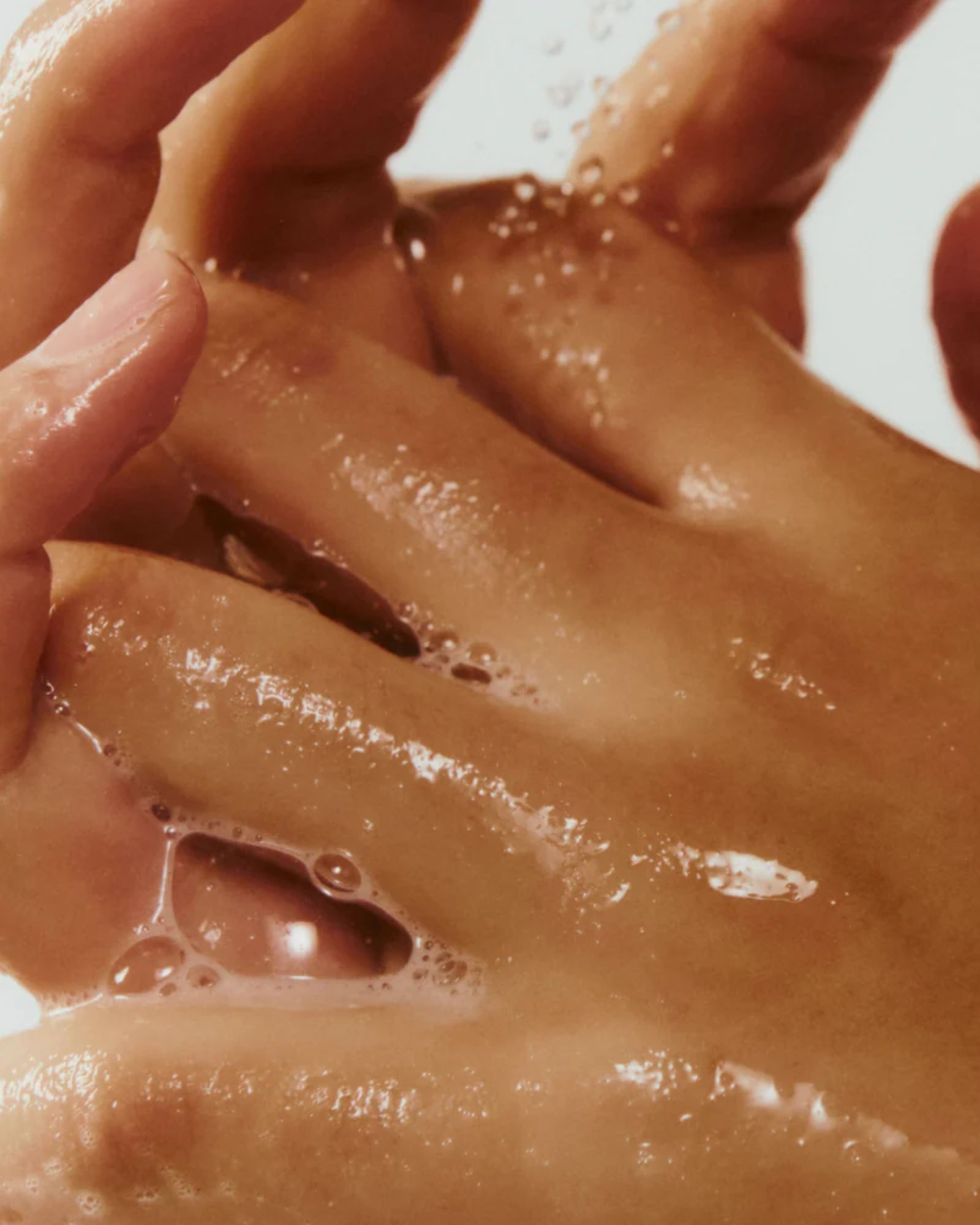 HAND EXFOLIATOR - SOAKED