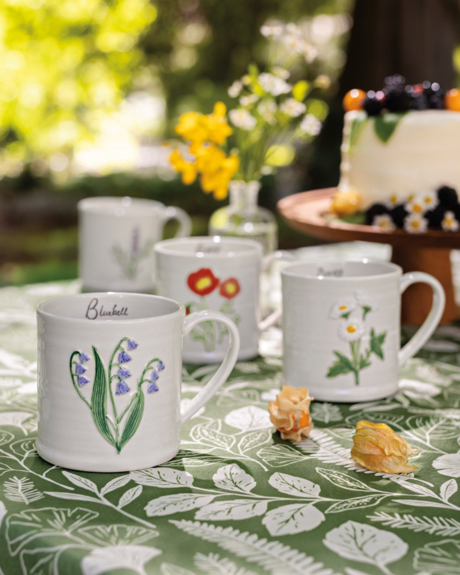 DAISY - EMBOSSED MUG