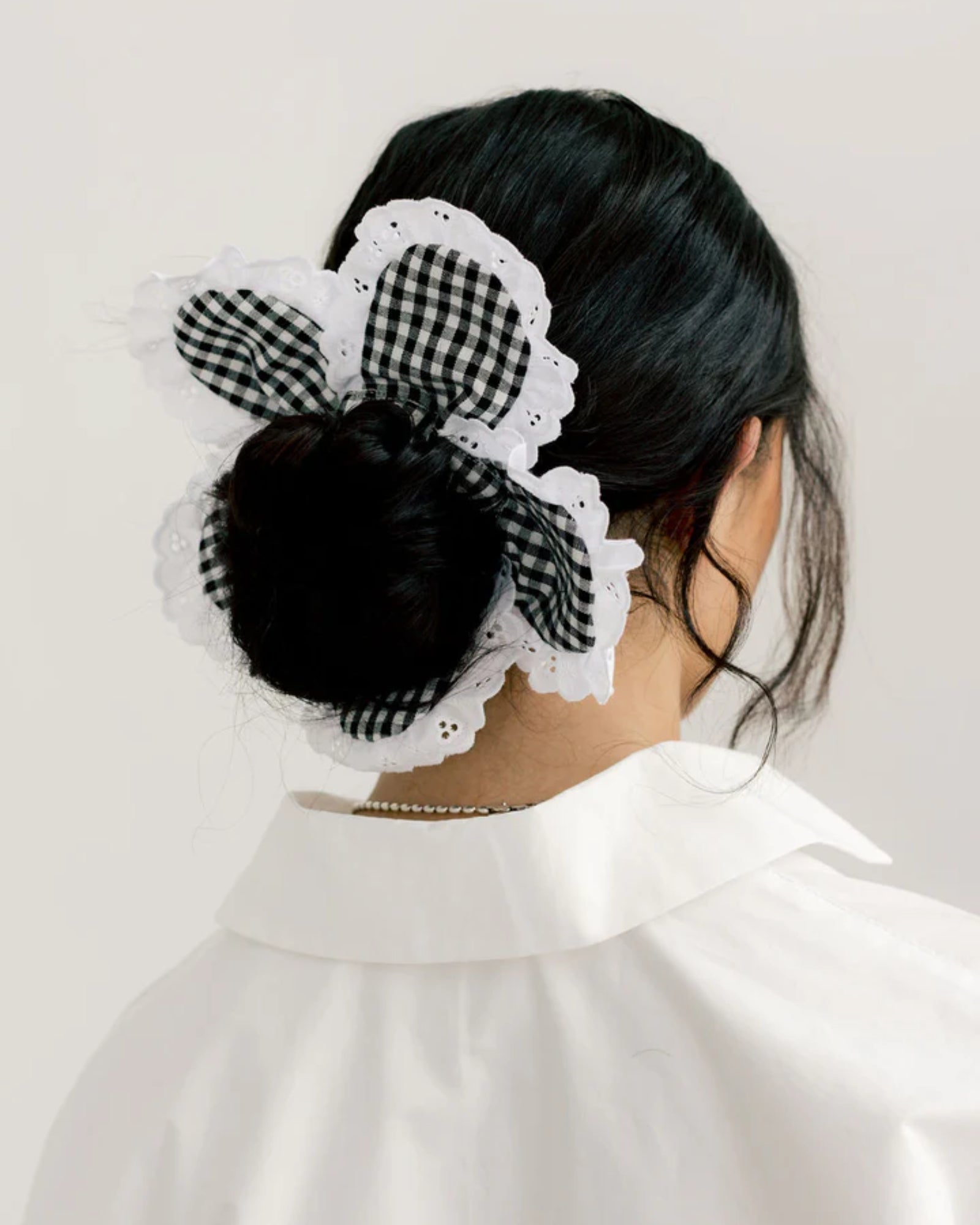 DAISY SCRUNCHIE - BLACK GINGHAM