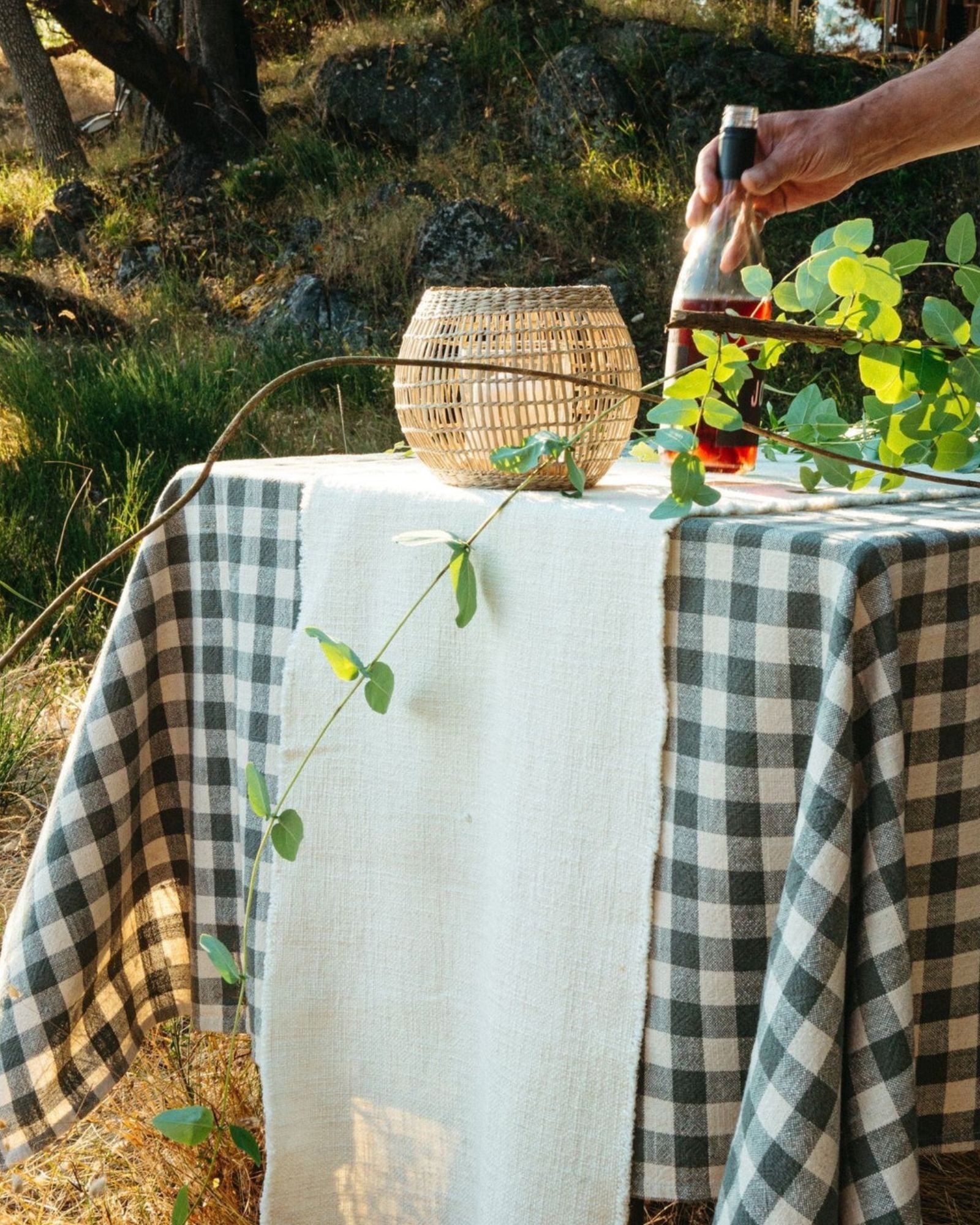 ECRU SELENA TABLE RUNNER