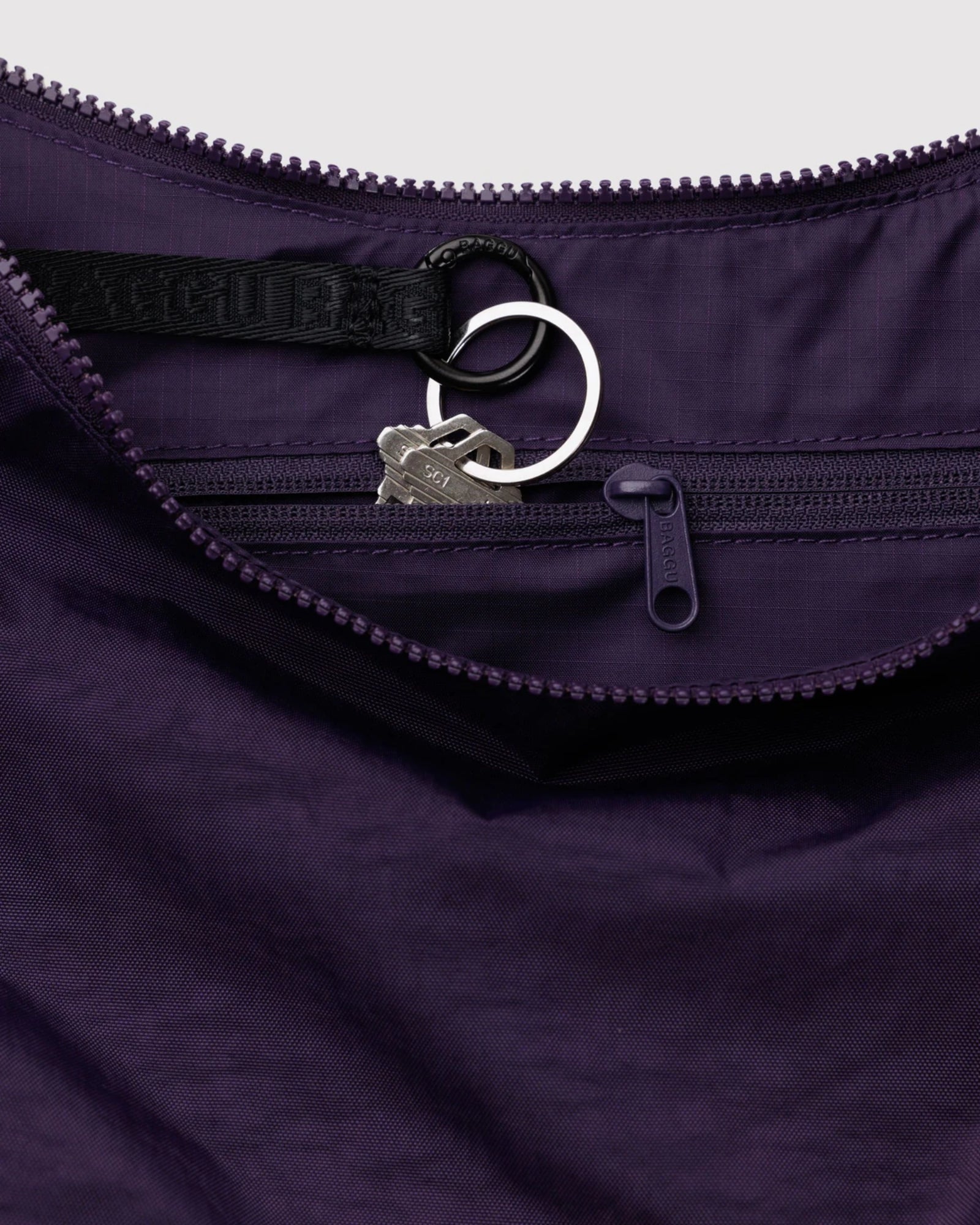 MEDIUM NYLON CRESCENT BAG - FIG