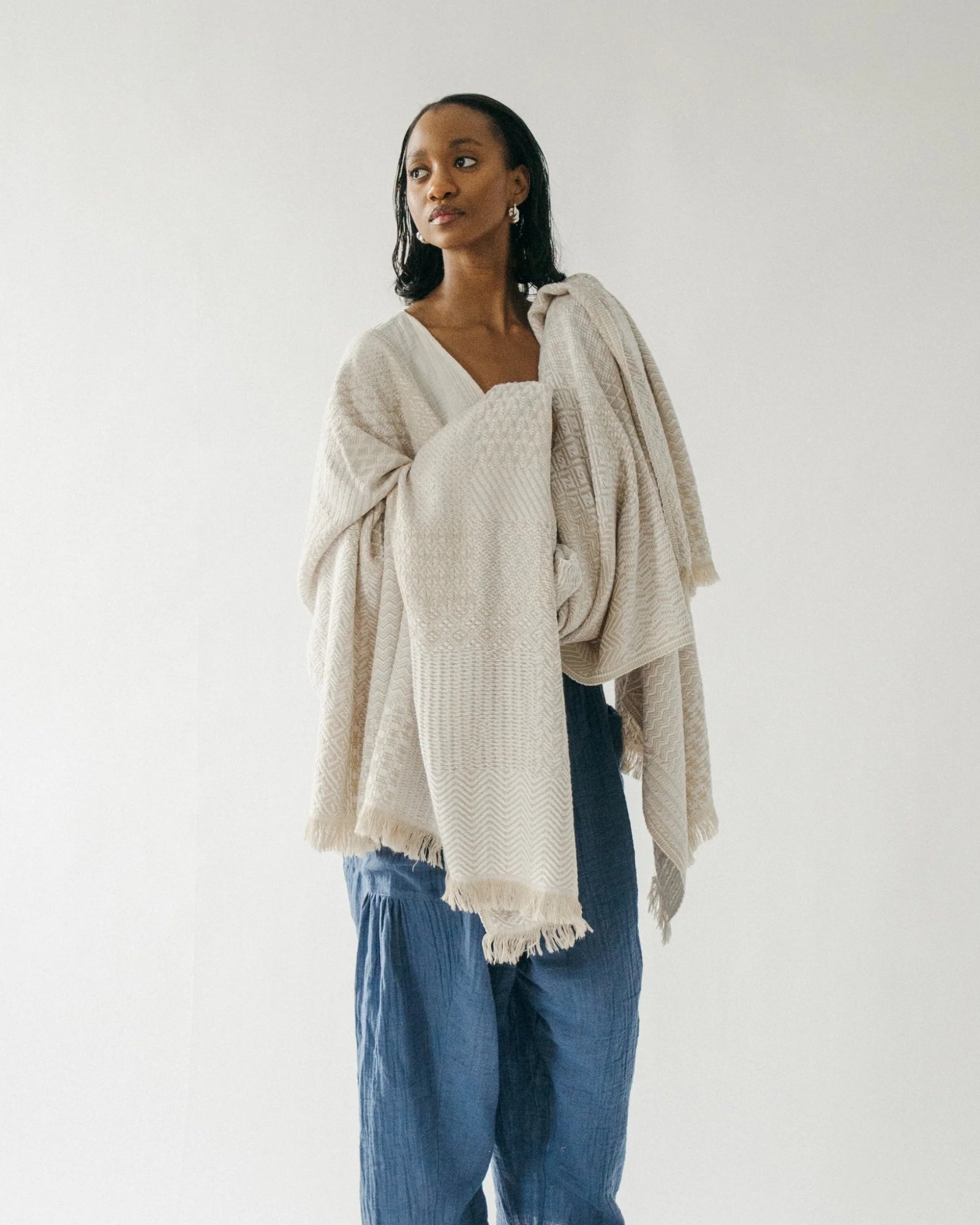 MEDLEY THROW - WHITE & BEIGE