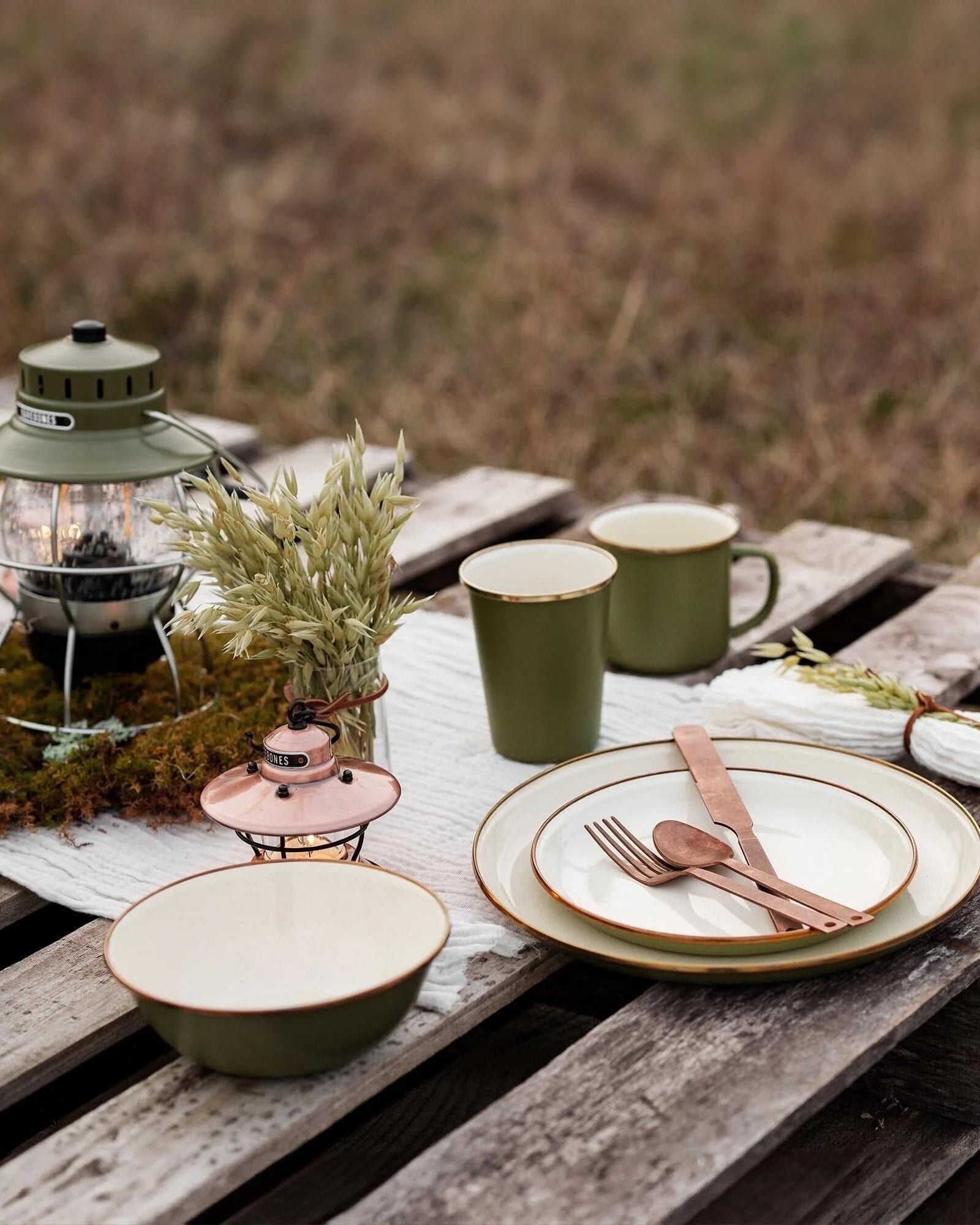 OLIVE TWO-TONE ENAMEL CUP SET