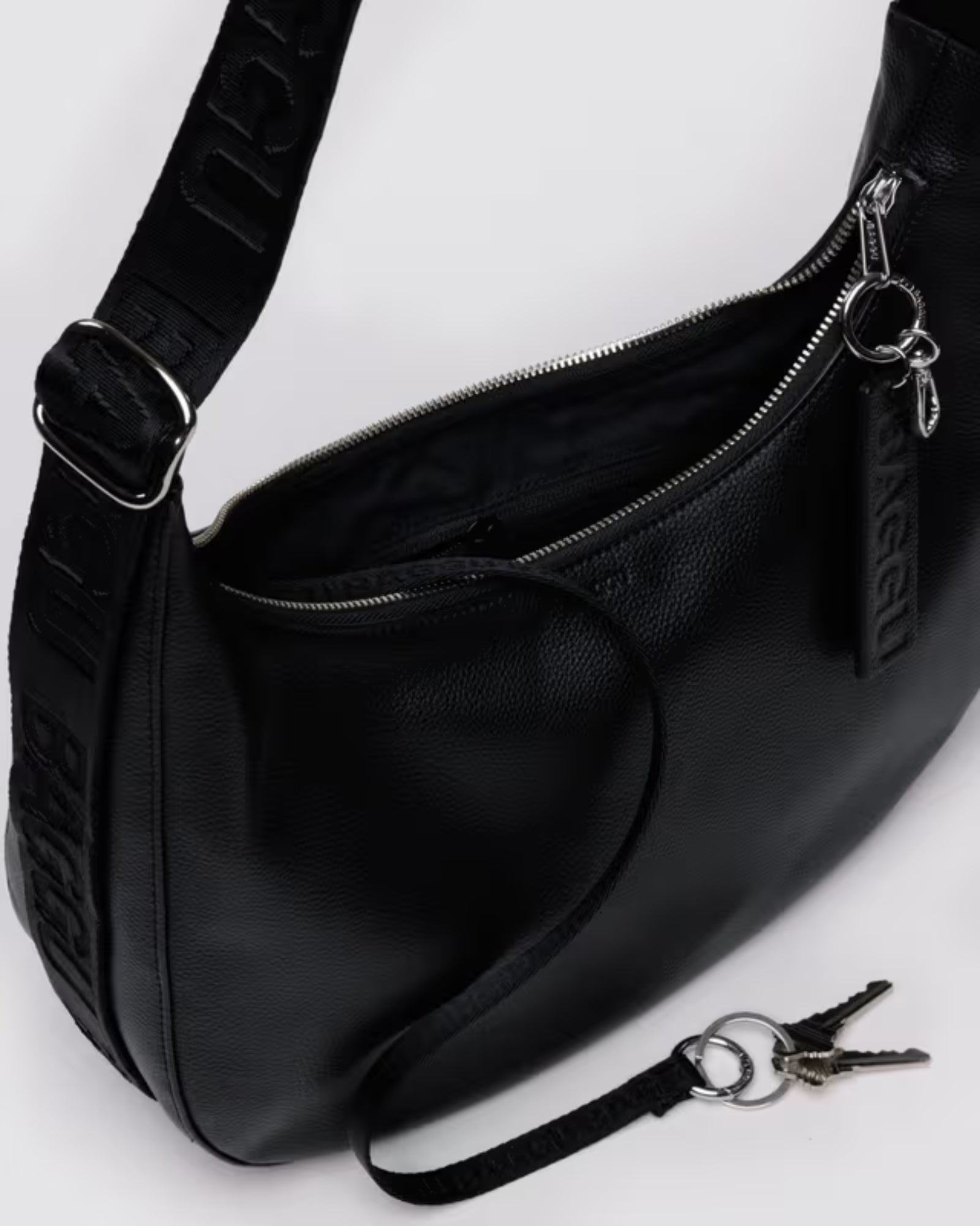 MEDIUM RECYCLED LEATHER CRESCENT BAG - BLACK