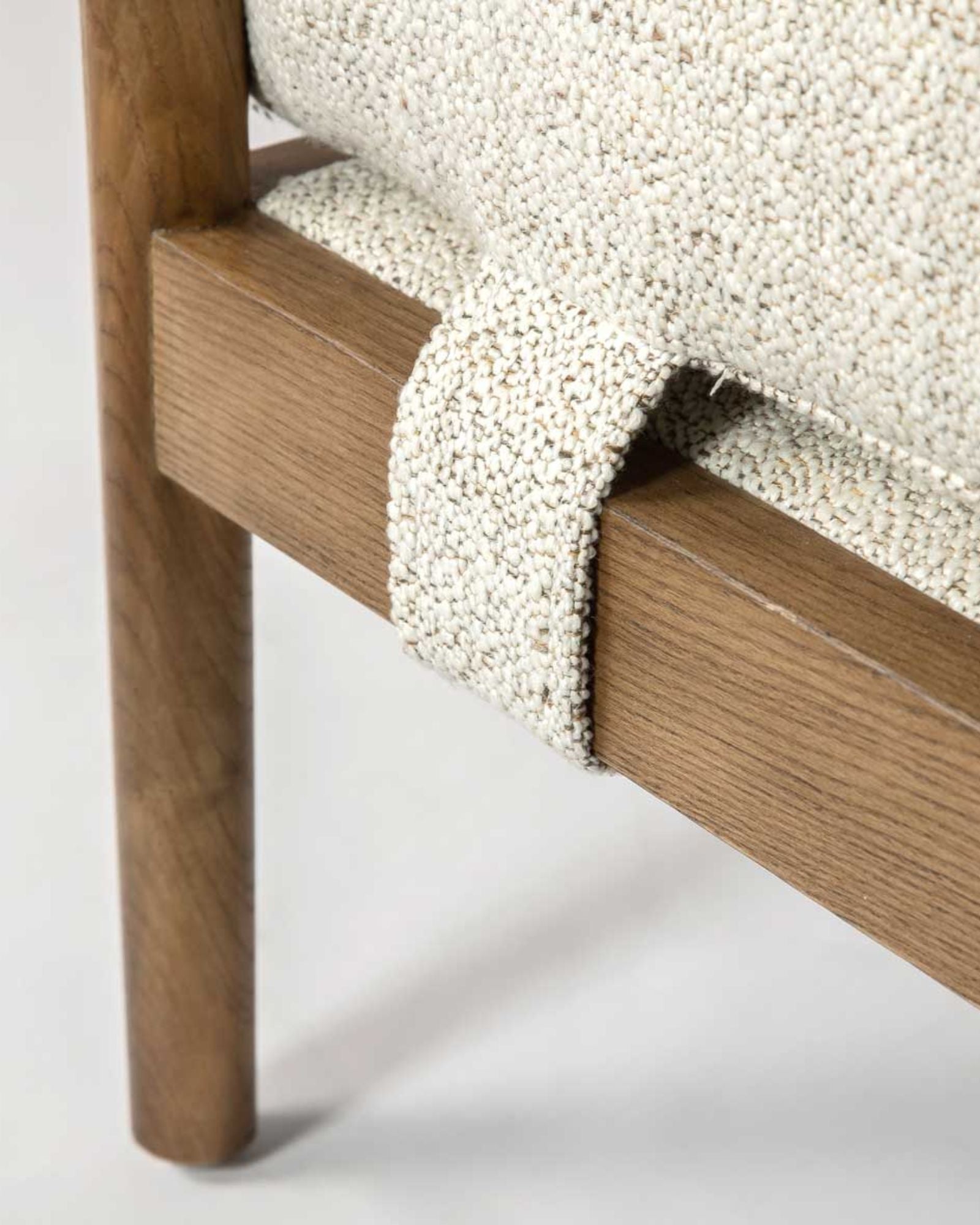 BRIT ACCENT CHAIR