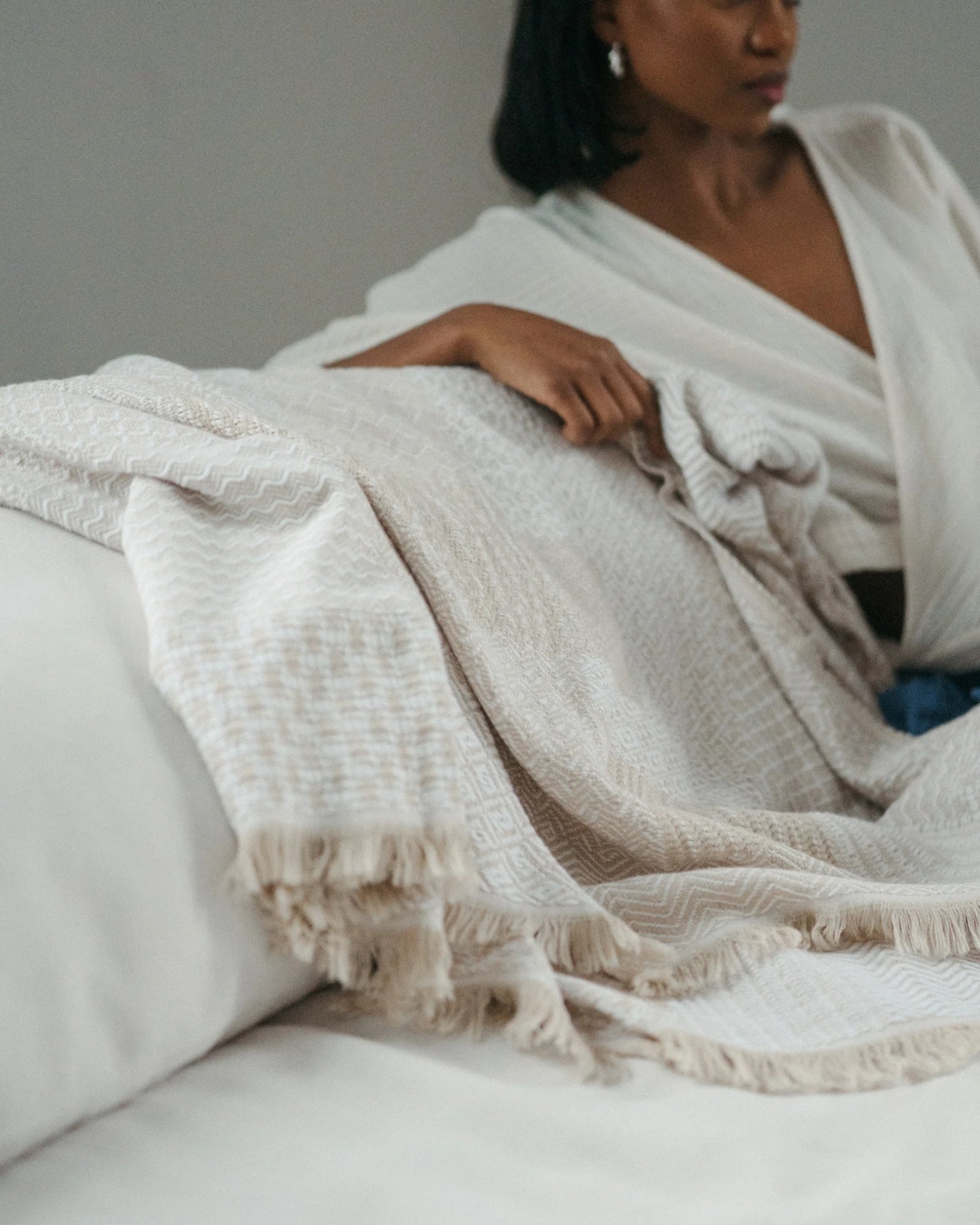 MEDLEY THROW - WHITE & BEIGE
