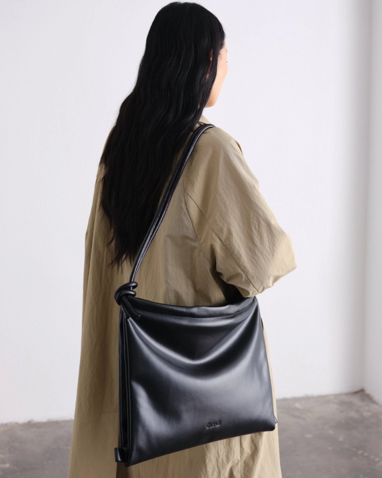 FOLDED BAG - BLACK VEGAN LEATHER | Stonewaters