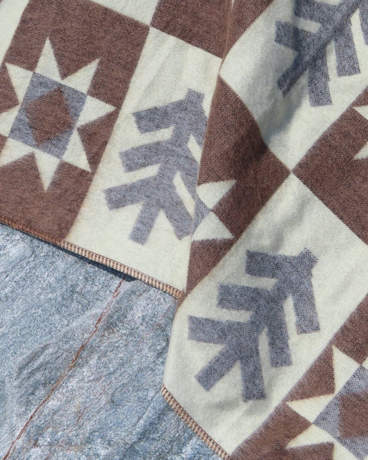 FOREST COTTAGE BROWN - BLANKET | Stonewaters