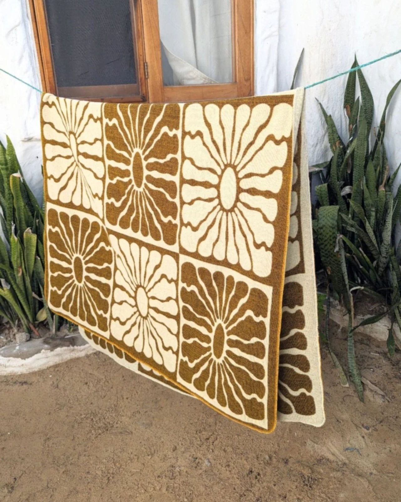 GOLD ETERNAL SUNSHINE - BLANKET | Stonewaters