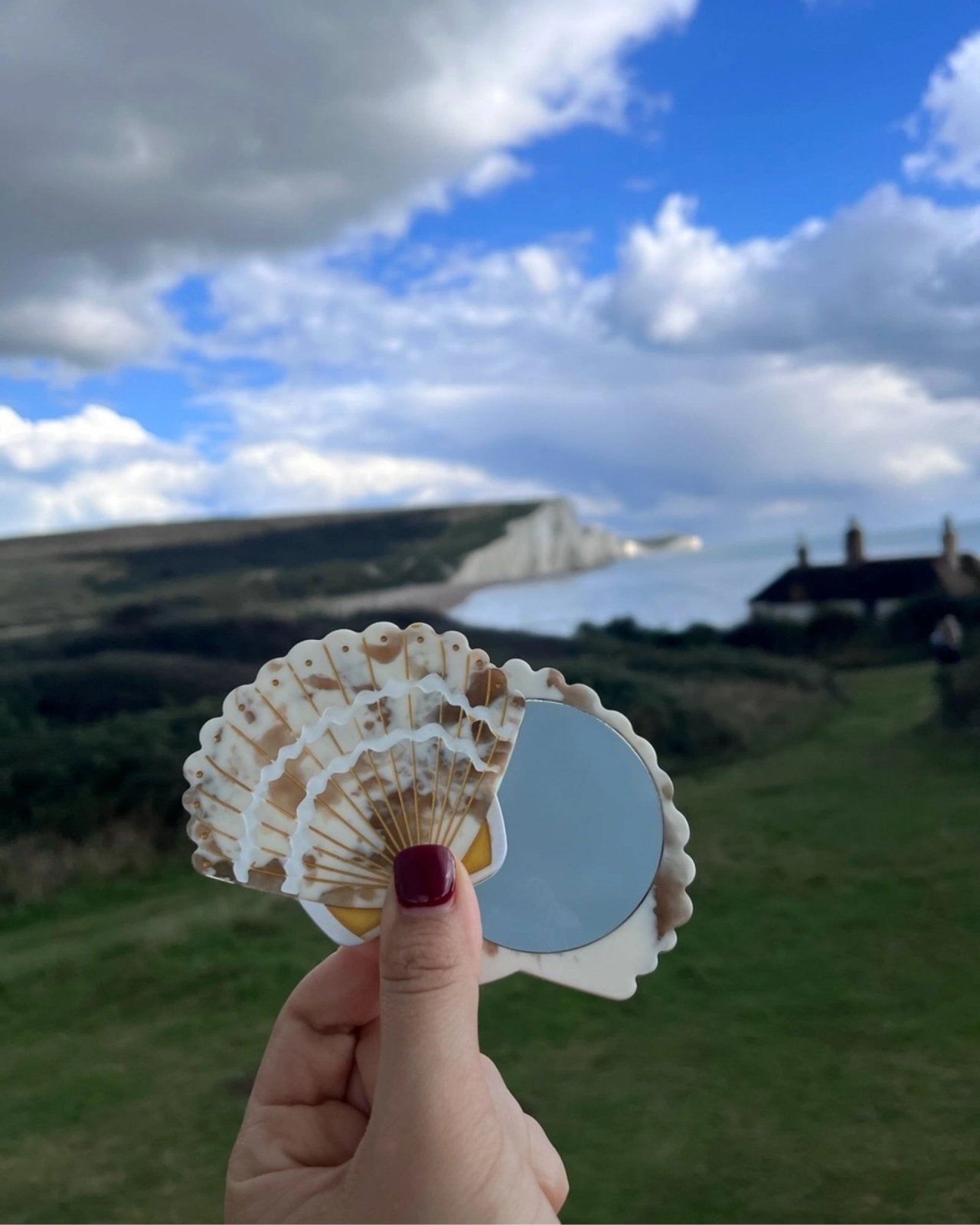 HAND-PAINTED SEASHELL COMPACT MIRROR | Stonewaters