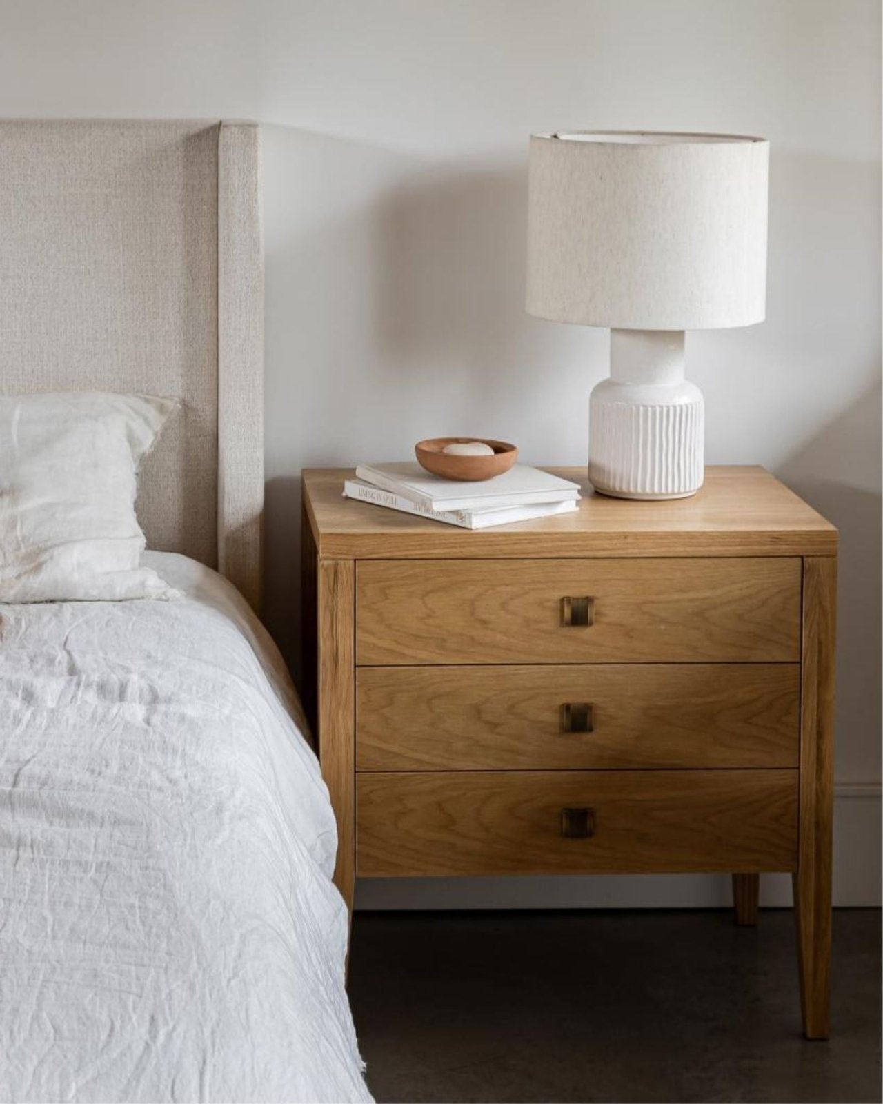 HARA 3-DR NIGHTSTAND - NATURAL OAK | Stonewaters