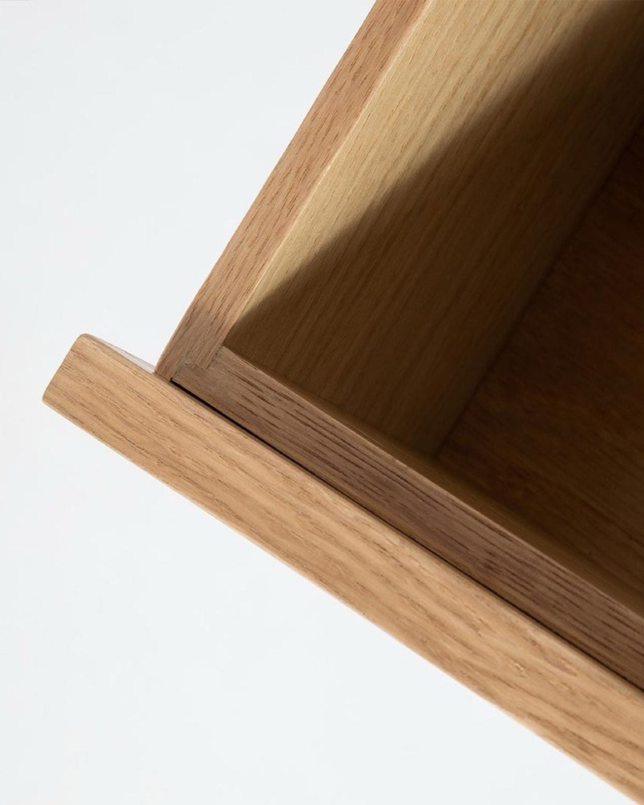 HARA 3-DR NIGHTSTAND - NATURAL OAK | Stonewaters