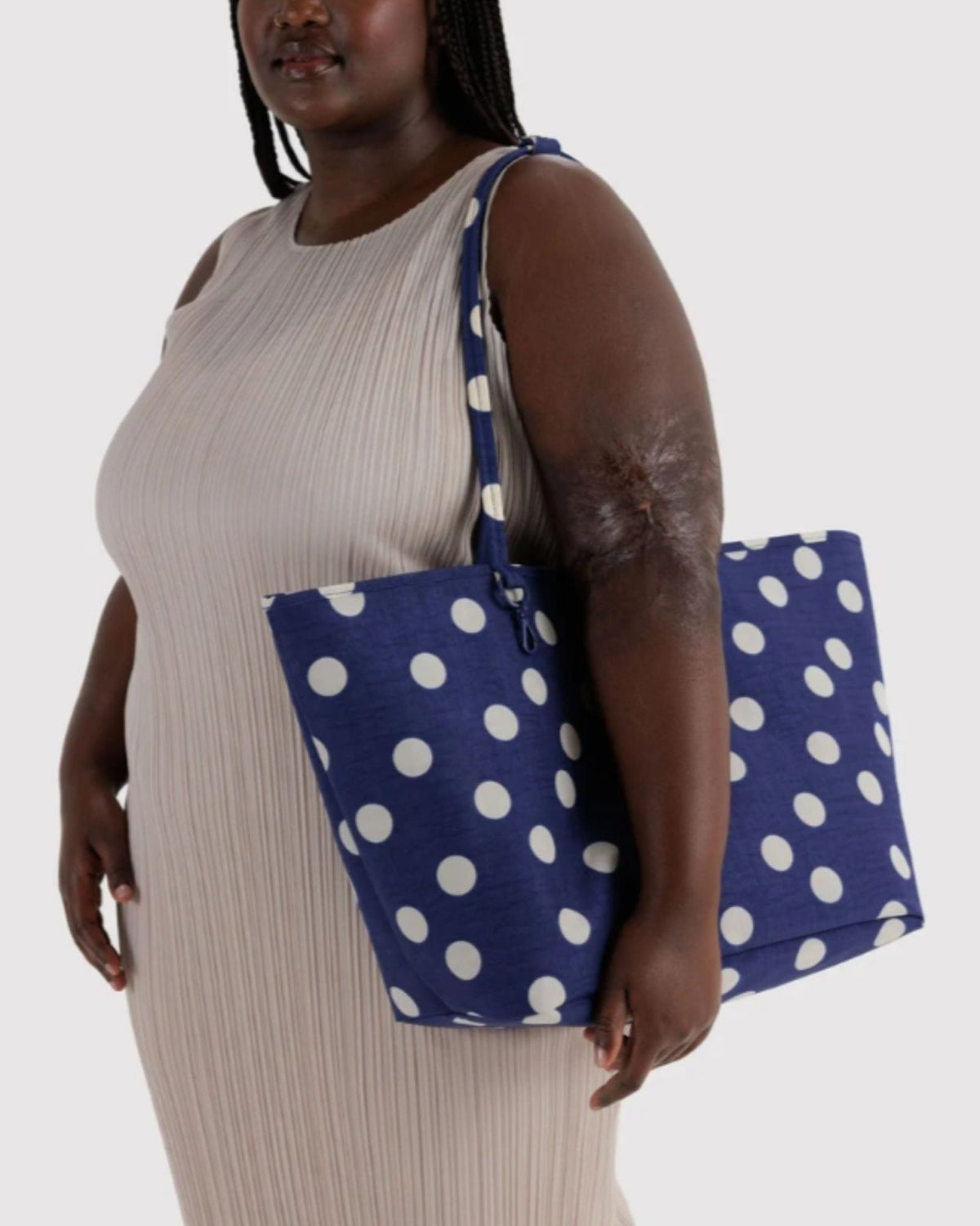 LARGE NYLON REVERSIBLE TOTE - NAVY POLKA DOT MIX | Stonewaters