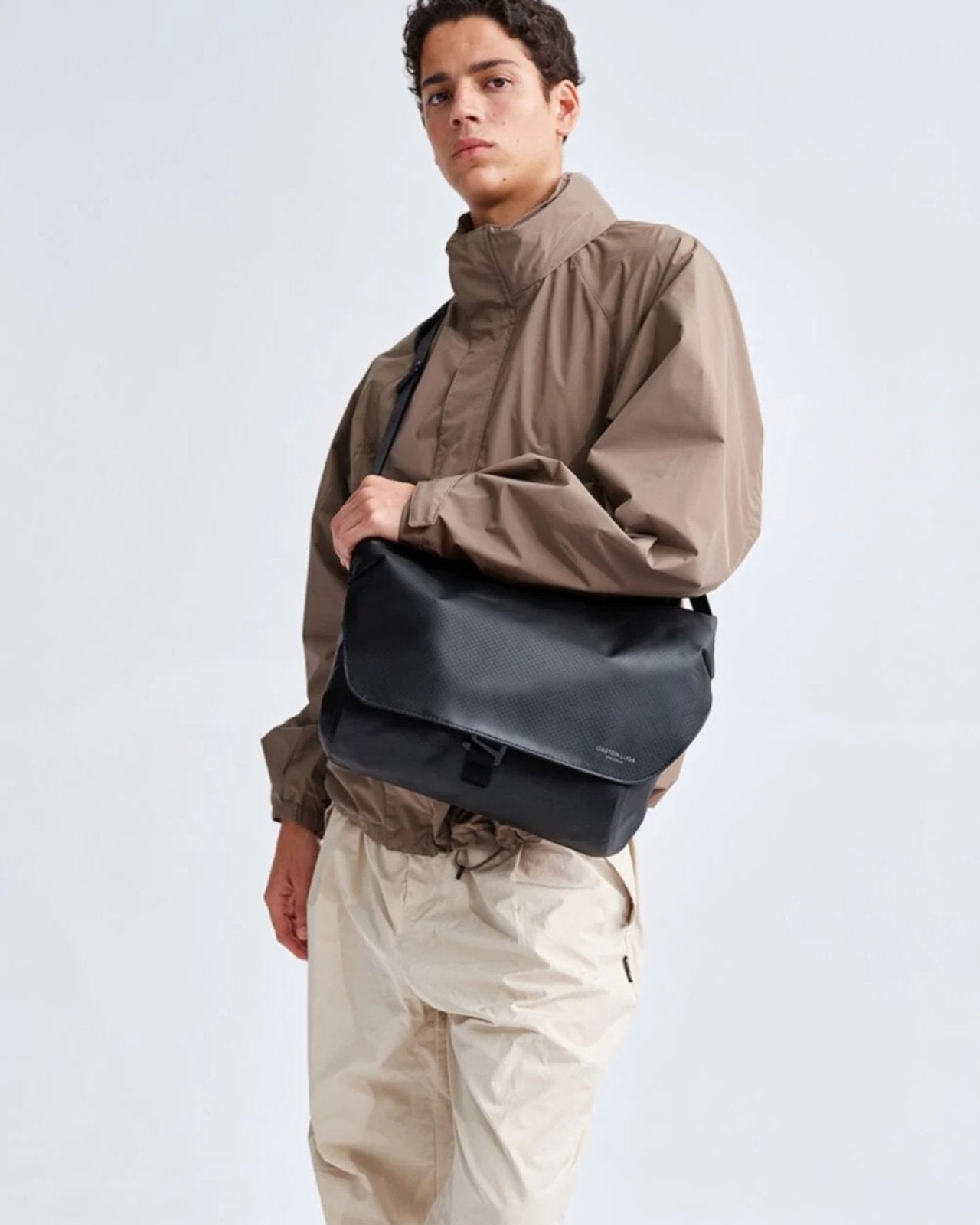 LIGHTWEIGHT DUOSEAL MESSENGER 14" - BLACK | Stonewaters