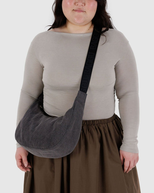 MEDIUM DENIM CRESCENT BAG - WASHED BLACK DENIM | Stonewaters