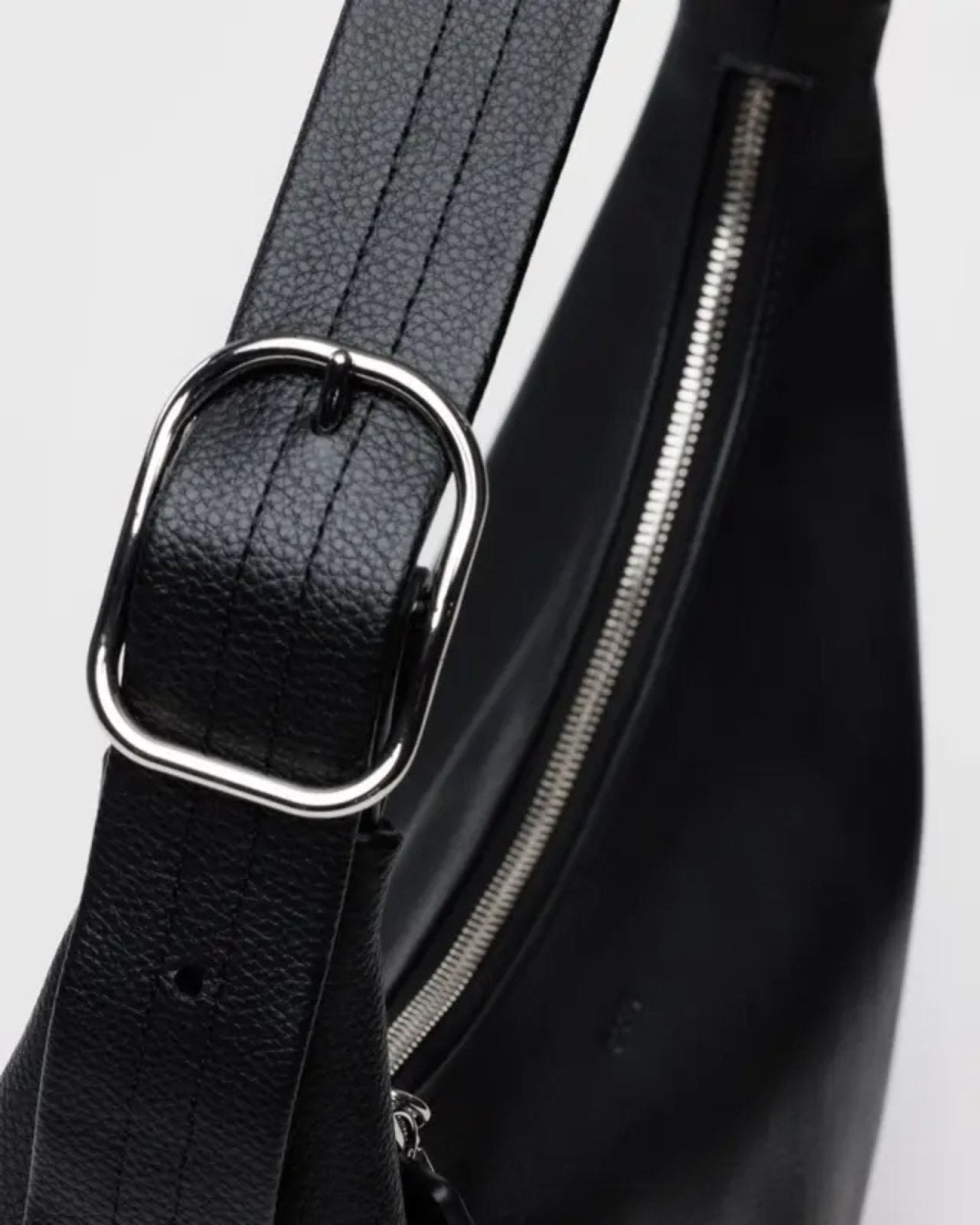 RECYCLED LEATHER SHOULDER BAG - BLACK | Stonewaters
