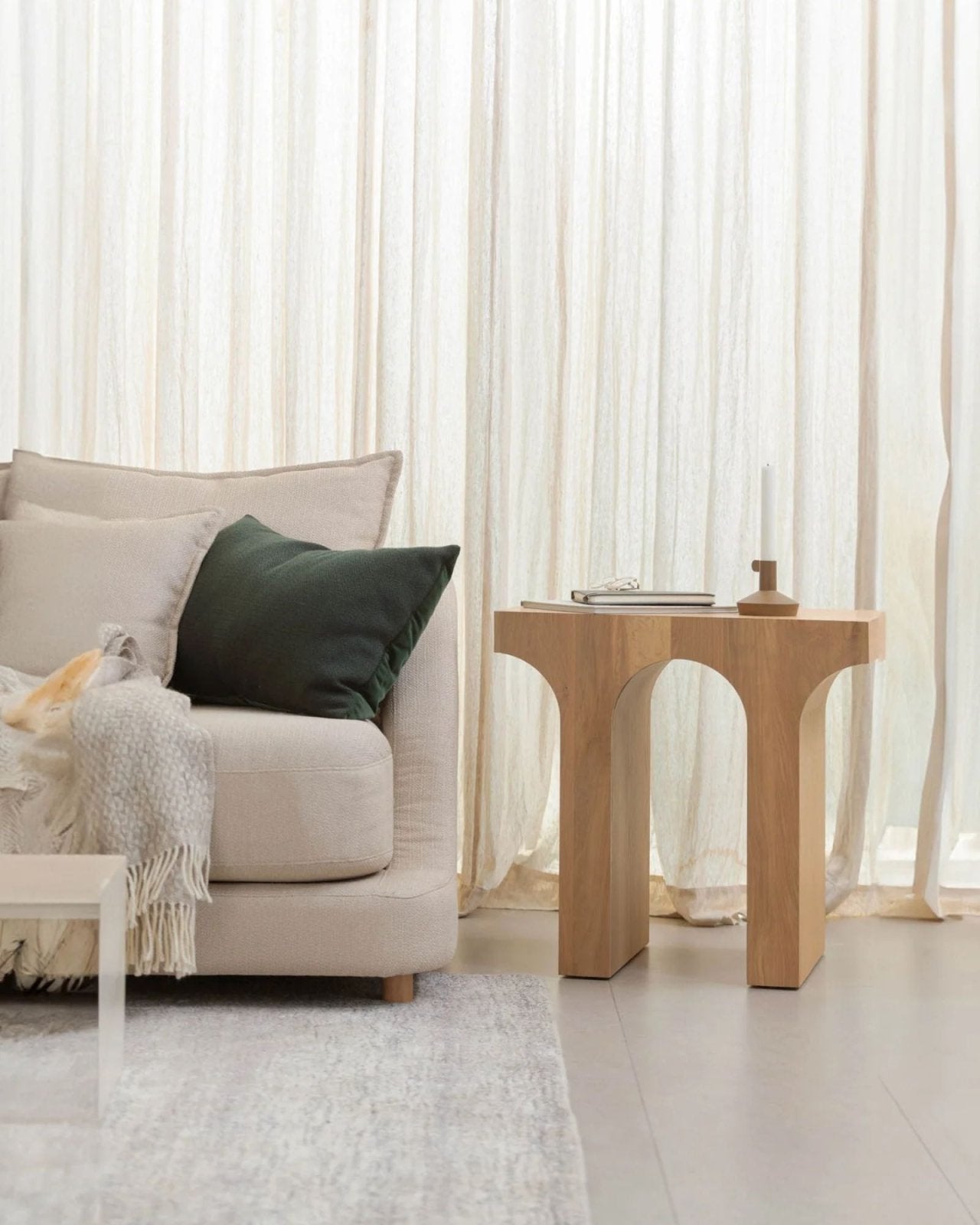UMBRELLA SIDE TABLE | Stonewaters