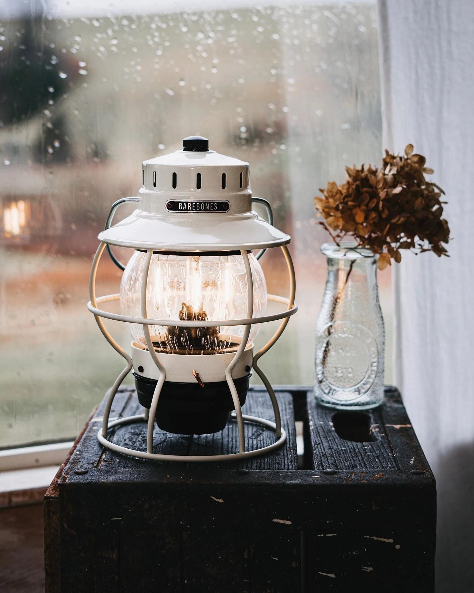 VINTAGE WHITE RAILROAD LANTERN - 133033